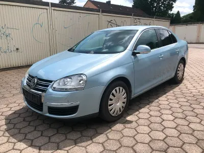 Gebraucht VW Jetta 160 PS (117 kW) 2010 Blau Limousine