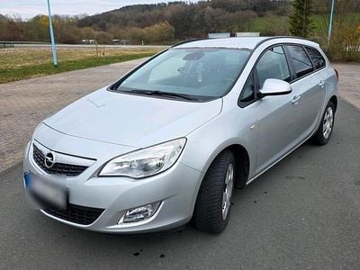 Gebraucht Opel Astra 140 PS (102 kW) 2011 Silber Kombi