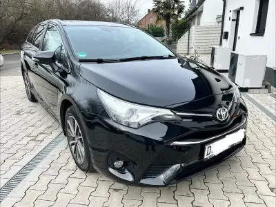 Gebraucht Toyota Avensis Executive 143 PS (105 kW) 2016 Schwarz Kombi