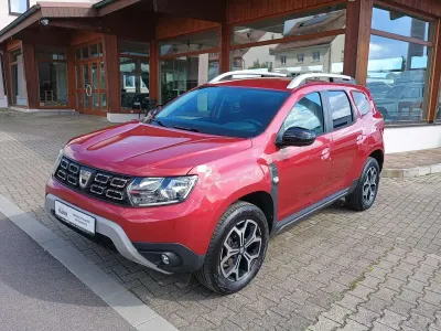 Używany Dacia Duster Celebration 131 KM (96 kW) 2021 Czerwony SUV