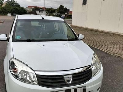 Gebraucht Dacia Sandero Lauréate 84 PS (61 kW) 2011 Weiß Kleinwagen