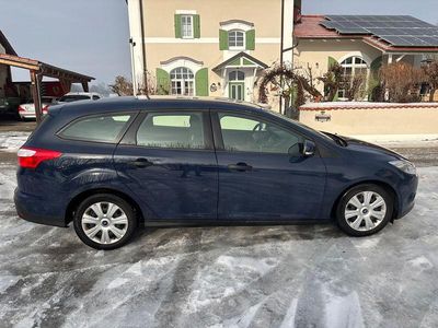 Blau Gebraucht 2014 Ford Focus Ambiente Limousine | 4.700 € (Guter Preis)