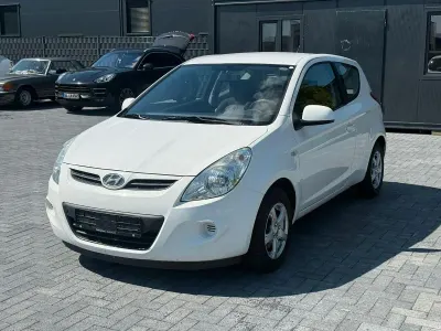 Gebraucht Hyundai i20 77 PS (56 kW) 2012 Weiß Kleinwagen