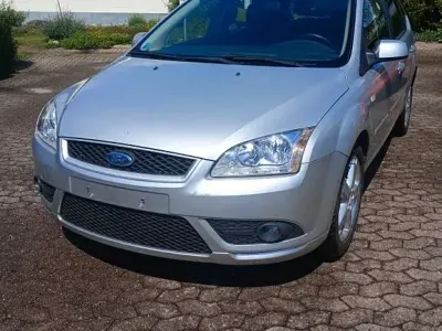 Brugt Ford Focus Ambiente 80 HK (58 kW) 2007 Sølv Sedan