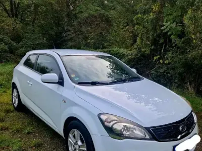 Gebraucht Kia Ceed 90 PS (66 kW) 2011 Weiß Kleinwagen