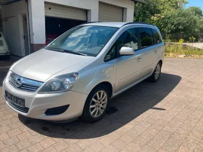 Gebraucht Opel Zafira 125 PS (91 kW) 2012 Grau Van / Kleinbus