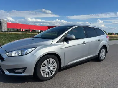 Gebraucht Ford Focus Trend 120 PS (88 kW) 2016 Grau Limousine