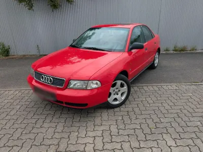 Gebraucht Audi A4 Basis 92 PS (67 kW) 1996 Rot Limousine