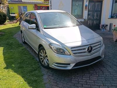 Usata Mercedes B200 156 CV (114 kW) 2012 Argento Monovolume