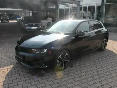 Neu Opel Astra 131 PS (96 kW) 2025 Schwarz Kleinwagen