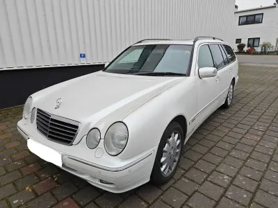 Używany Mercedes E430 Elegance 279 KM (205 kW) 2001 Srebrny Sedan/Limuzyna