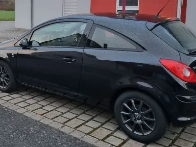 Używany Opel Corsa Selection 87 KM (63 kW) 2014 Czarny Hatchback