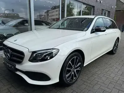 Gebraucht Mercedes E220 Night 194 PS (142 kW) 2018 Weiss Limousine