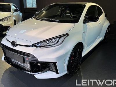 Neu Toyota Yaris PURE 280 PS (205 kW) 2026 Weiß Kleinwagen