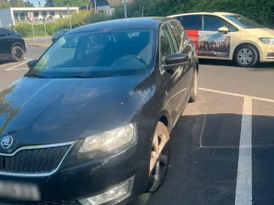 Gebraucht Skoda Rapid 107 PS (78 kW) 2014 Schwarz Kleinwagen