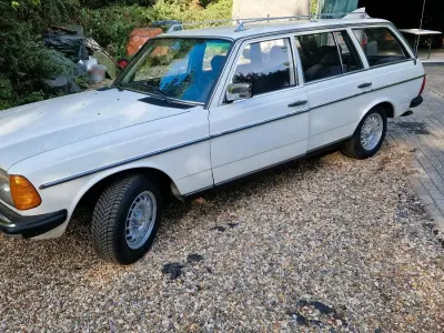 Gebraucht Mercedes 230 136 PS (100 kW) 1985 Weiß Kombi