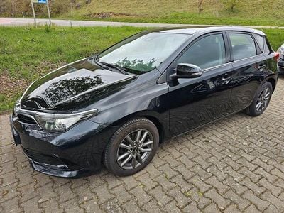 Usata Toyota Auris Comfort 116 CV (85 kW) 2017 Nero Utilitaria