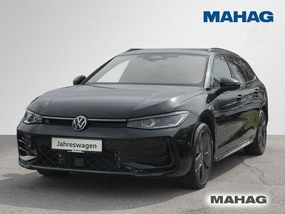 Gebraucht VW Passat R-line 177 PS (130 kW) 2024 Grenadillschwarz metallic Kombi