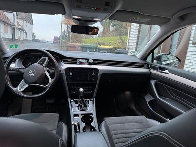 Gebraucht VW Passat Elegance 150 PS (110 kW) 2023 Schwarz Kombi