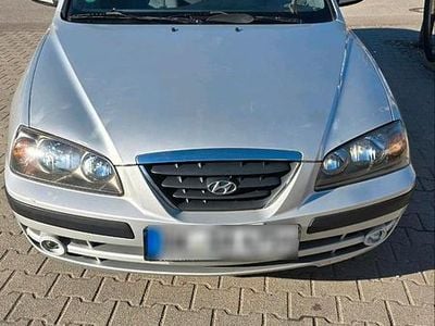 Usado Hyundai Elantra 77 HP (56 kW) 2005 Prateado Coupé