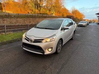 Gebraucht Toyota Verso 116 PS (85 kW) 2013 Silber Van / Kleinbus