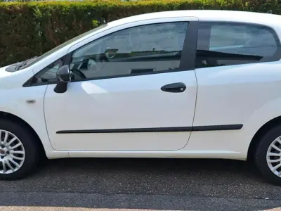 Gebraucht Fiat Punto 69 PS (50 kW) 2009 Weiß Kleinwagen