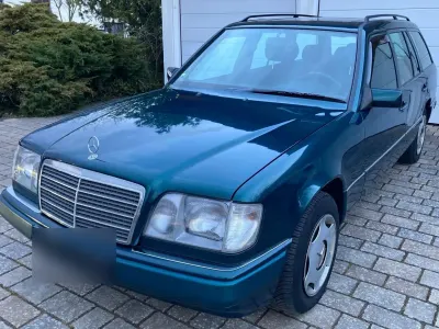 Gebraucht Mercedes E220 150 PS (110 kW) 1996 Grün Kombi