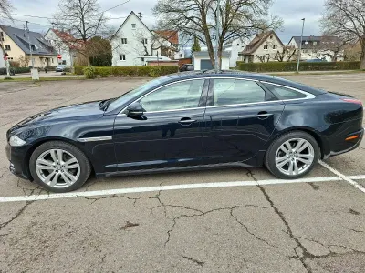 Second-hand Jaguar XJ Premium Luxury 275 CP (202 kW) 2011 Negru Berlinǎ