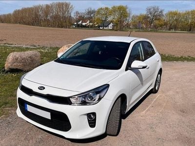 Usata Kia Rio DREAM-TEAM Edition 84 CV (61 kW) 2017 Bianco Berlina