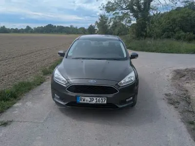 Używany Ford Focus Business Edition 95 KM (69 kW) 2017 Szary Sedan/Limuzyna