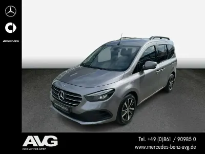 Gebraucht Mercedes T180 Progressive 116 PS (85 kW) 2023 Chromitgrau Van / Kleinbus