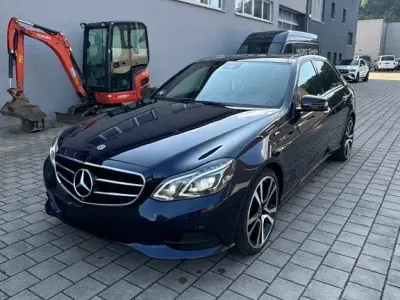 Gebraucht Mercedes E250 Avantgarde 204 PS (150 kW) 2016 Blau Kombi