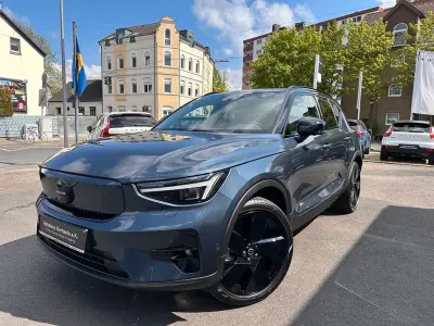 Używany Volvo EX40 Ultra 185 kW (252 KM) 2025 Niebieski SUV