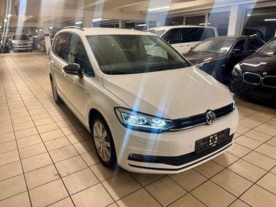 Pure white Gebraucht 2019 VW Touran Highline Van / Kleinbus | 21.799 € (Fairer Preis)