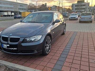 Gebraucht BMW 318 143 PS (105 kW) 2007 Grau Limousine