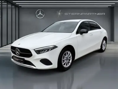 Gebraucht Mercedes A200 Progressive 163 PS (119 kW) 2023 Unilack polarweiß Limousine