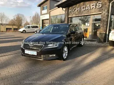 Gebraucht Skoda Superb Style 190 PS (139 kW) 2017 Schwarzmagic perleffekt Kombi