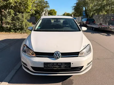 Gebraucht VW Golf VII 105 PS (77 kW) 2013 Weiß Limousine