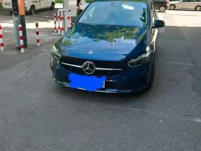 Gebraucht Mercedes B200 163 PS (119 kW) 2023 Blau Van / Kleinbus