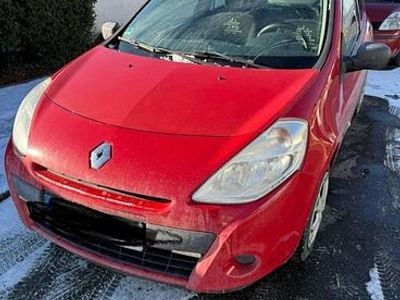 Rot Gebraucht 2011 Renault Clio II Kleinwagen | 3.000 €