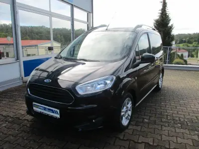 Gebraucht Ford Tourneo Courier Titanium 101 PS (74 kW) 2014 Schwarz Van / Kleinbus