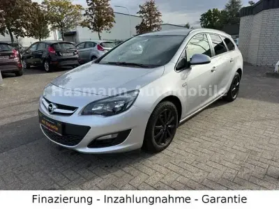 Gebraucht Opel Astra Edition 120 PS (88 kW) 2013 Andere Limousine