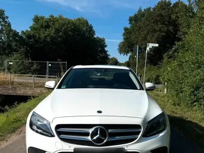 Gebraucht Mercedes C180 156 PS (114 kW) 2019 Weiß Limousine