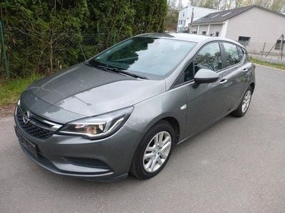 Używany Opel Astra Eco 101 KM (74 kW) 2017 Szary Sedan/Limuzyna