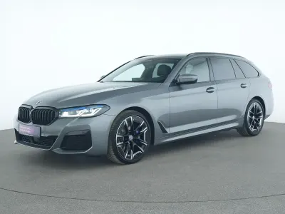 Gebraucht BMW 520 M Sport 190 PS (139 kW) 2023 Skyscraper grau Limousine