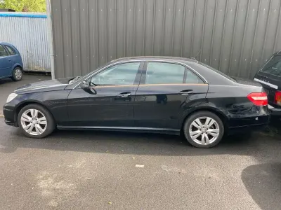 Gebraucht Mercedes E220 Classic 170 PS (125 kW) 2009 Schwarz Limousine