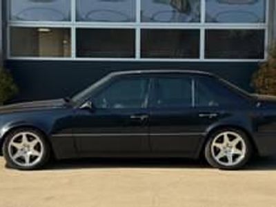Gebraucht Mercedes E500 320 PS (235 kW) 1994 Schwarz Limousine
