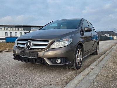 Grau Gebraucht 2013 Mercedes B180 Van / Kleinbus | 5.900 € (Fairer Preis)
