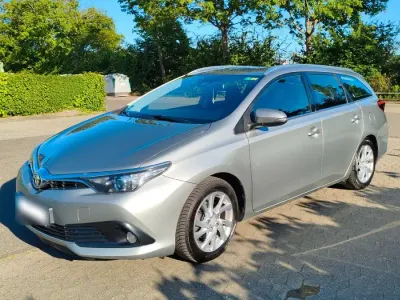 Gebraucht Toyota Auris 111 PS (81 kW) 2015 Grau Kombi