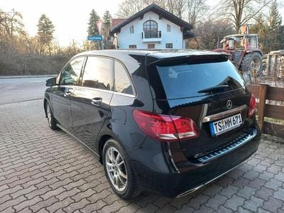 Gebraucht Mercedes B180 AMG line 122 PS (89 kW) 2018 Schwarz Van / Kleinbus